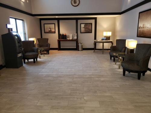 ผับ/เลาจน์, ซูเปอร์ 8 บาย วินด์แฮม มิลวอกี แอร์พอร์ต (Super 8 By Wyndham Milwaukee Airport) in มิลวอกี (WI)