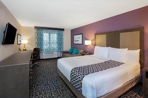 La Quinta Inn & Suites by Wyndham Las Vegas Nellis