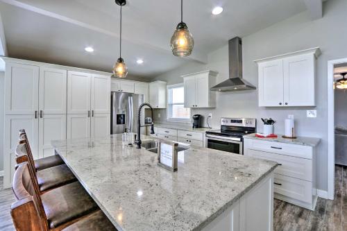 Modern Home with Yard 4 Mi to Shelby Farms Park - image 7