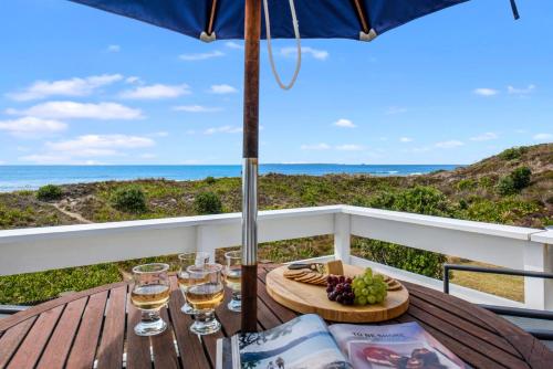 Oceanside Bach - Mount Maunganui Holiday Home