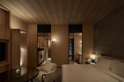 King Room with One King Bed and Pagoda View