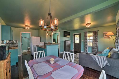 Seadrift Cottage with Deck - 5 Blocks to Bay! - image 4