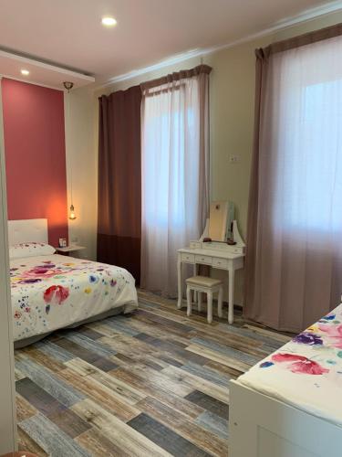 Deluxe Double or Twin Room image 3