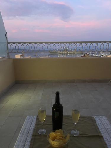 Deluxe Double Room with Balcony and Sea View image 1