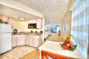 Ocean Front Kitchenette - Bahama House