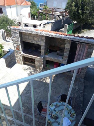 Apartments by the sea Necujam Solta - 16885 - image 7