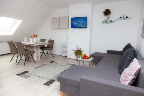T&K Apartments near Messe Fair Trade Dusseldorf und Airport 3B 873m von Steinhof entfernt