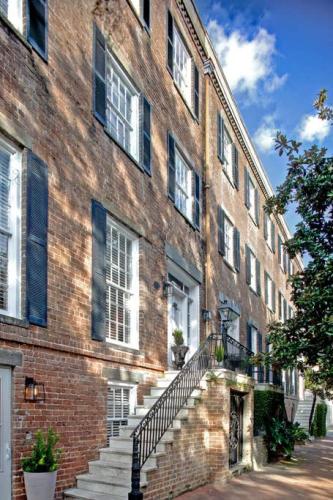 Newly Renovated 4 Bed 3 Bath And 2 Parking Spots - Savannah