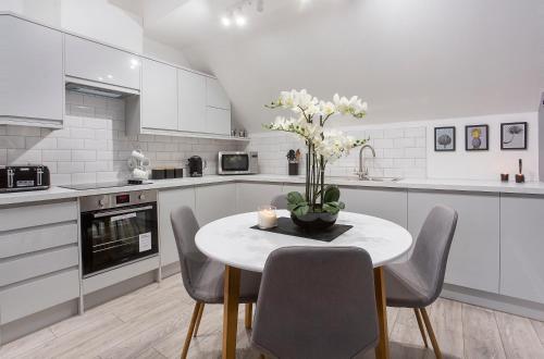Minster's Reach Apartments -Stylish City-Centre Retreat's 4