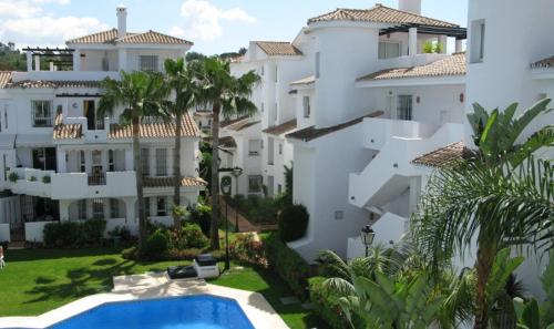 New Scandinavian style duplex penthouse in Los Naranjos de Marbella