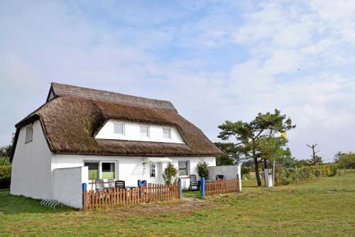 Ferienzimmer unterm Reetdach in Plogshagen/Hiddensee in Neuendorf, Deutschland