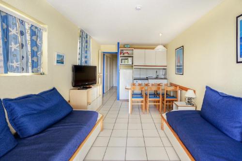 1 double bed, 2 bunk beds, 1 sofa bed
