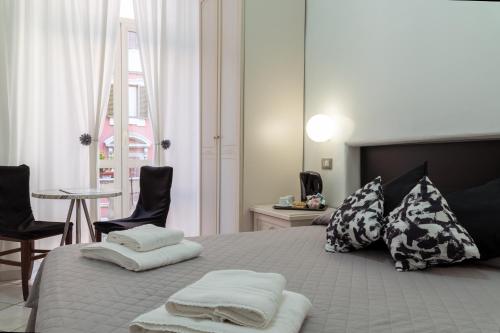 2 twin beds