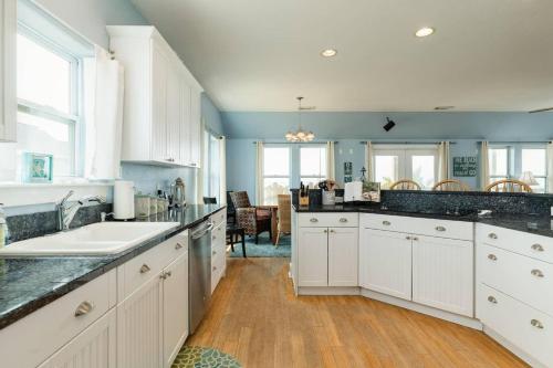 Osprey Watch - Beach Views and Beauty with Multi-Level Water Views! - image 3