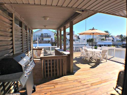 Shore Havin Fun- Pirates Cove Beach House with Private Pool! - image 3