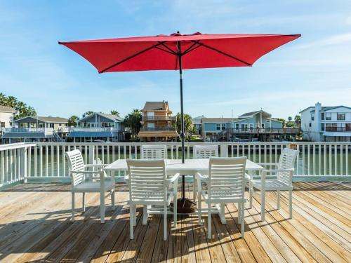 Endless Activities on the JB Bay! Hot Tub Kayak Paddle Board Outdoor Bar! - image 5