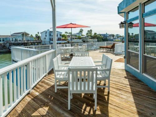 Endless Activities on the JB Bay! Hot Tub Kayak Paddle Board Outdoor Bar! - image 8