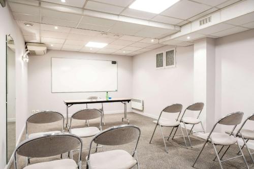Quality Hotel Pau Centre Bosquet - image 10