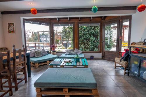salon détente/TV commun, Bonita Lake House - Hostel & Bungalows in San Carlos de Bariloche