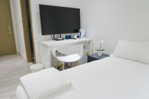 Deluxe Room image 2