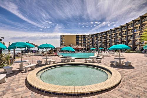 Cozy Daytona Beachfront Condo with Resort Amenities! - image 12