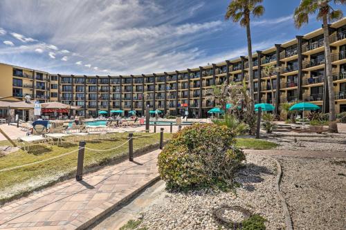 Cozy Daytona Beachfront Condo with Resort Amenities! - image 10