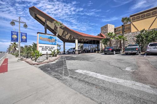 Cozy Daytona Beachfront Condo with Resort Amenities! - image 14