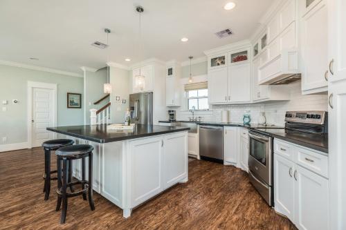 New Listing! Gulf-Front Oasis with Beach Boardwalk home - image 7