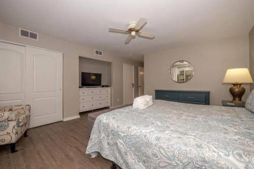 617 Queen's Grant Villas - image 4