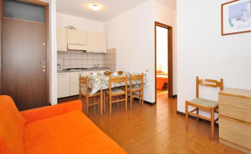 2 bedrooms, 4 beds