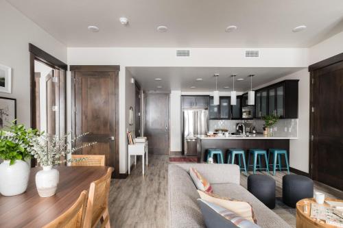 Blackstone 103 - image 5