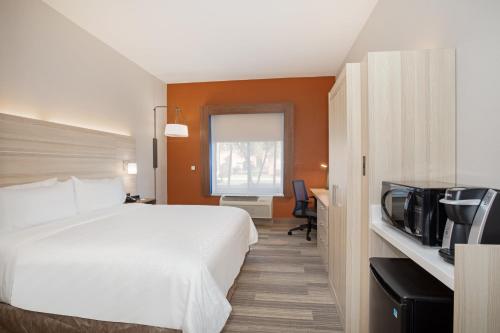 Holiday Inn Express & Suites Phoenix Glendale Dist, an IHG Hotel