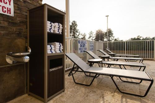 Holiday Inn Express & Suites Aiken an IHG Hotel - image 9