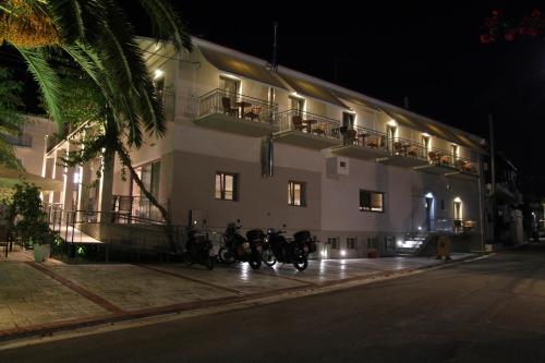 Achilles Hotel - image 5