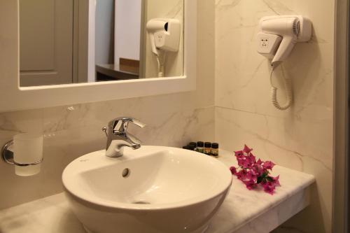 Achilles Hotel - image 7