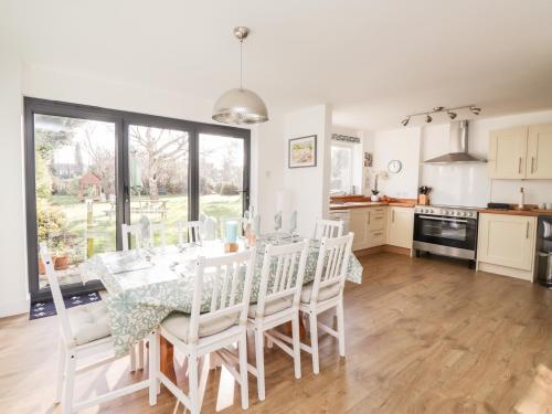 5 Kings Avenue - image 5