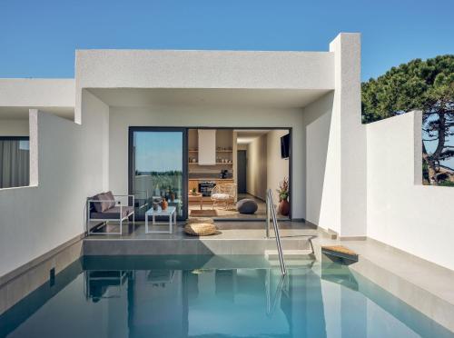 Oceanis Luxury Suites - image 3