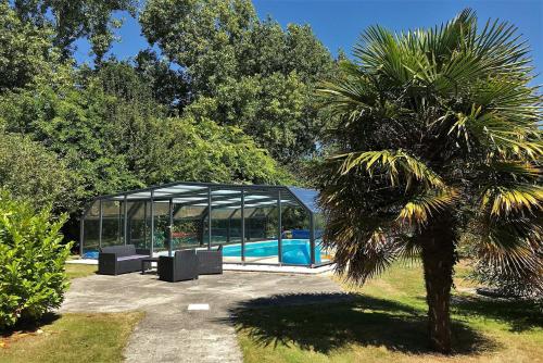 Villa de plain-pied avec WIFI, piscine privée sous abris haut à PLEUMEUR-BODOU - Ref 461