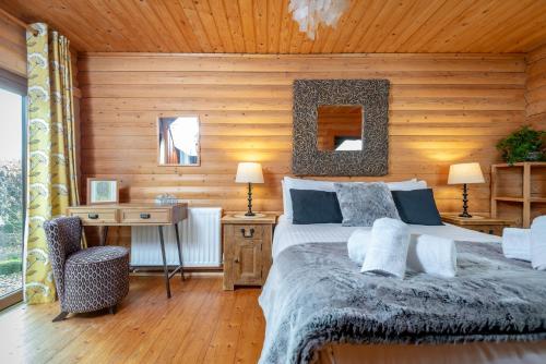 Redlands Country Lodge Apartments with Hot Tubs in Ladybank