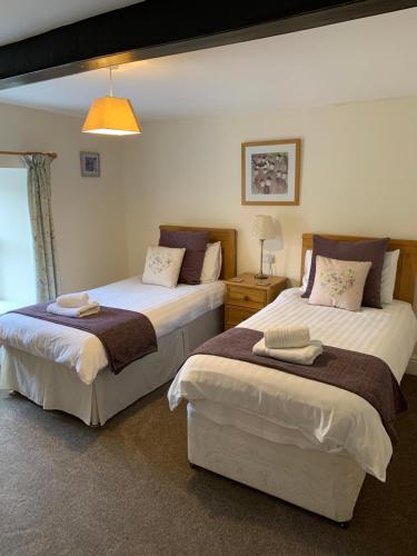 Fox and hounds starbotton - image 8