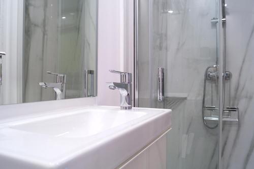 Moncloa room apartments - image 2