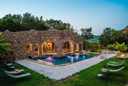 Зовнішній вигляд готелю, La Cerreta - Terme di Sassetta in Сасета