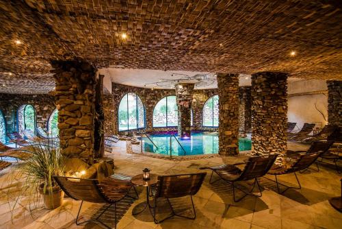 Ванна з термальною мінеральною водою, La Cerreta - Terme di Sassetta in Сасета