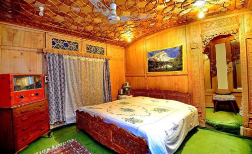 Umbrella group of House Boat - image 3