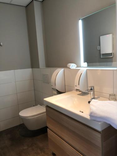 Bathroom, De Pastorie Bed & Breakfast in Roermond