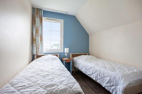 2 bedrooms, 4 beds