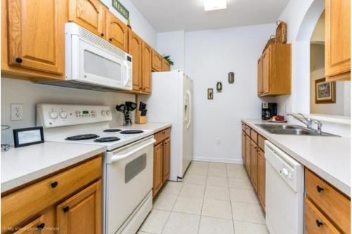 Three-Bedroom Apartment image 10