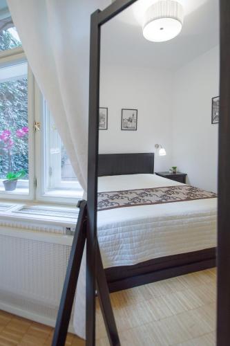 One-Bedroom Apartment image 6