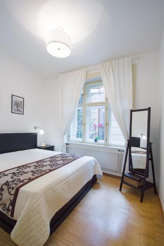 One-Bedroom Apartment image 5