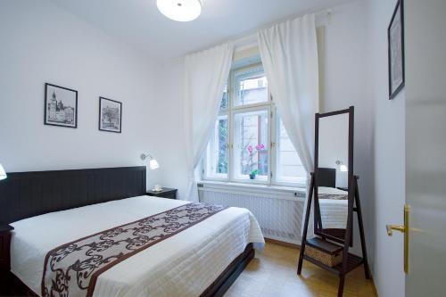 One-Bedroom Apartment image 4